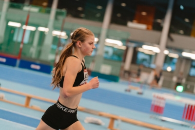 Laura Ozola izcīna Latvijas čempiones titulu 2000 metru kavēkļu skrējienā U-18 grupā