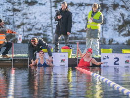 Ziemas peldētāja Līga Saulīte pirms starta