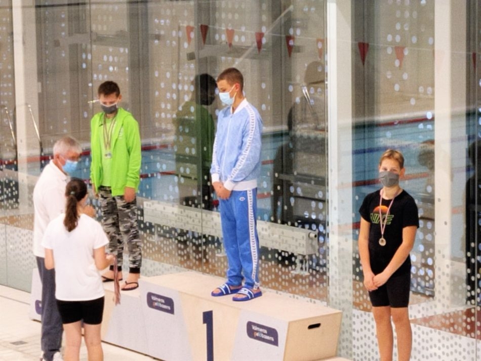 Ādažnieki uzvar Latvijas meistarsacīkstēs peldēšanā