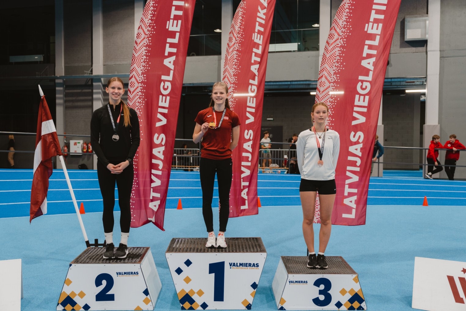 Laura Ozola izcīna Latvijas čempiones titulu 2000 metru kavēkļu skrējienā U-18 grupā