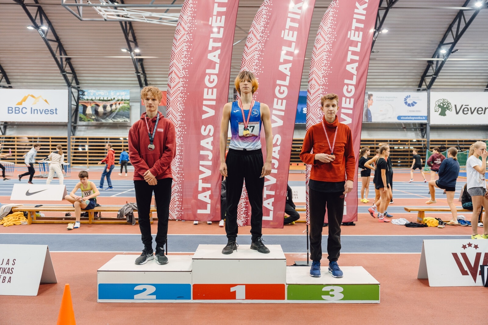 Ādažu jaunie vieglatlēti no Latvijas čempionāta Kuldīgā pārved trīs medaļas, Patrīcija Janule kļūst par čempioni